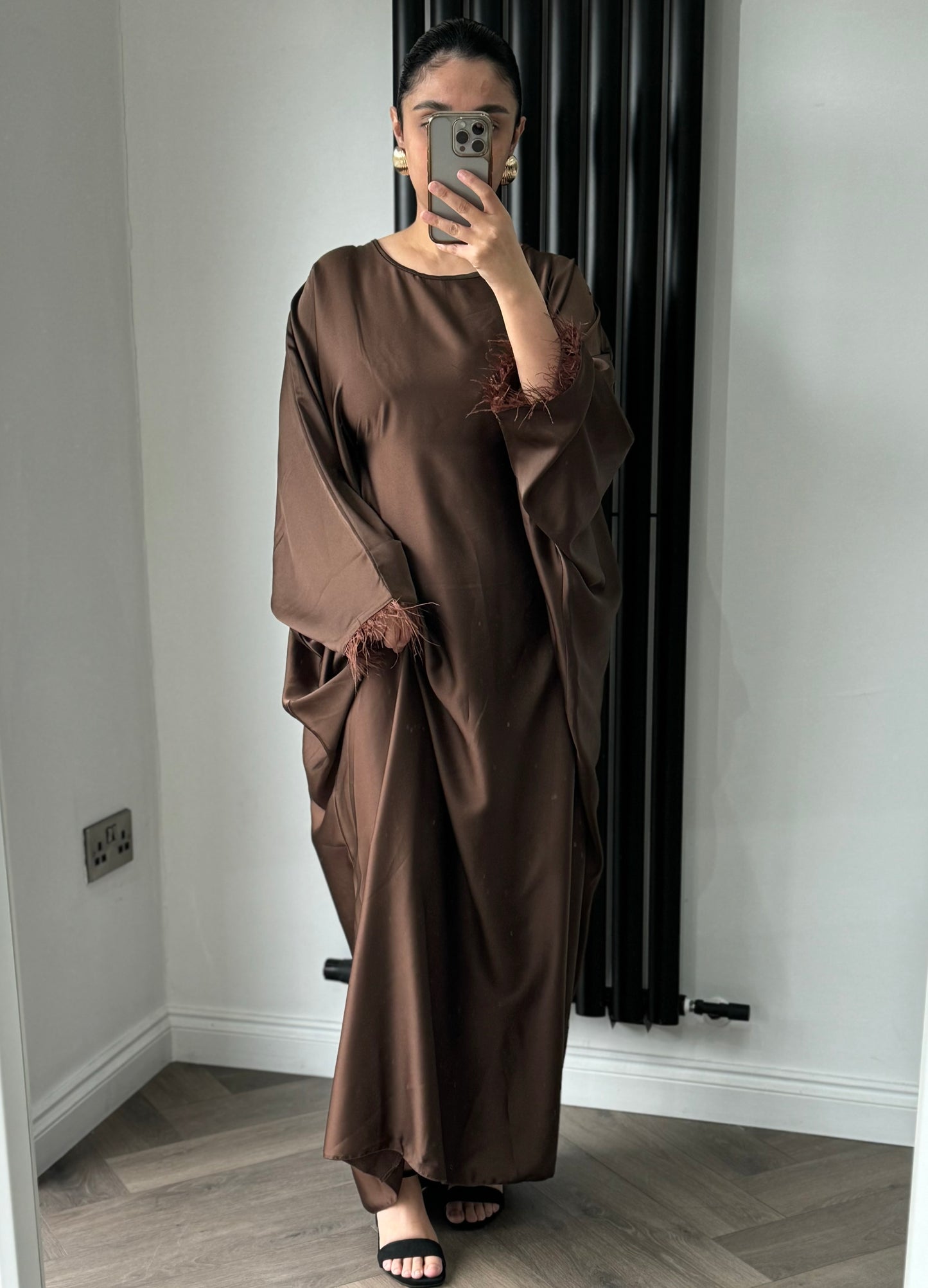 Saya Batwing Furry Sleeve Dress In Brown