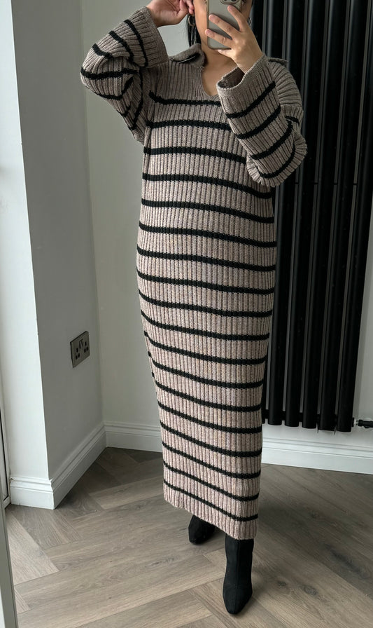 Lia Striped Maxi Dress In Mocha